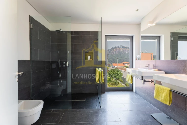 Moradia T5 para Venda em Lanhoso Foto 13