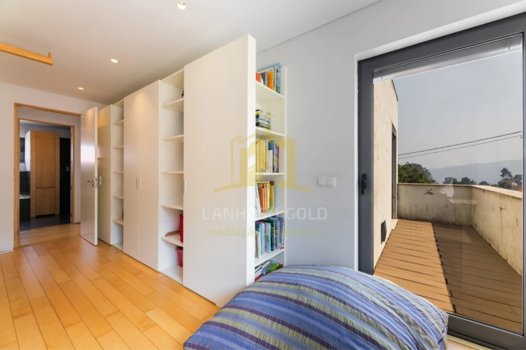 Moradia T5 para Venda em Lanhoso Foto 24