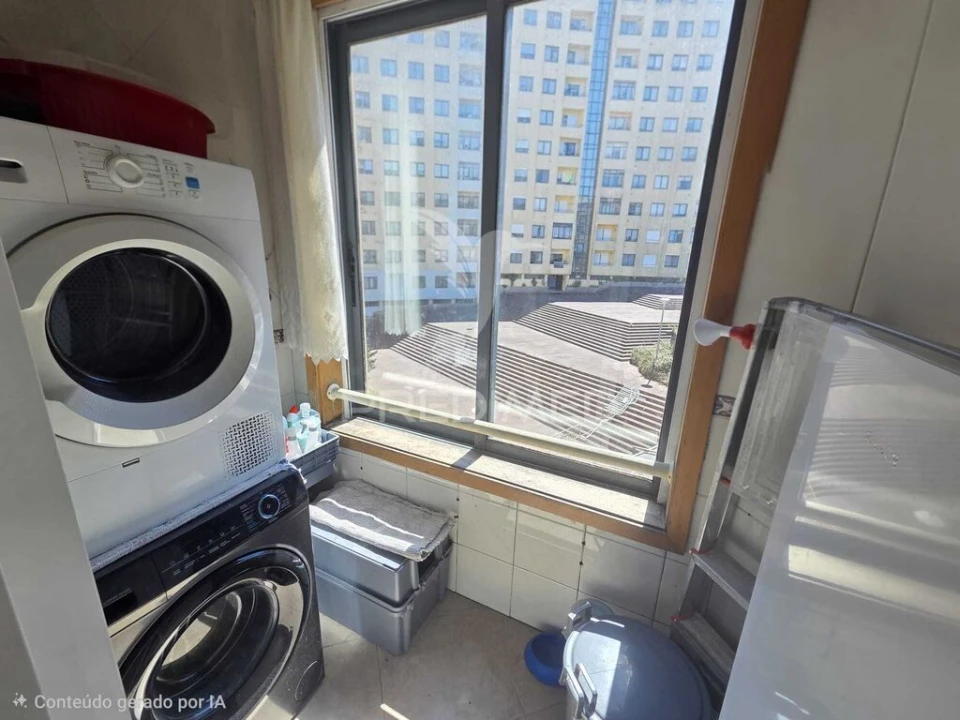 Apartamento T1 para Venda em Santa Maria de Lamas Foto 3