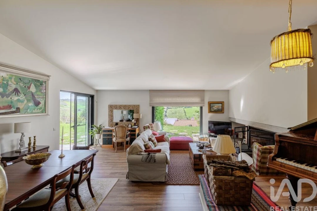 Moradia T3 para Venda em Carvoeira e Carmões Foto 13