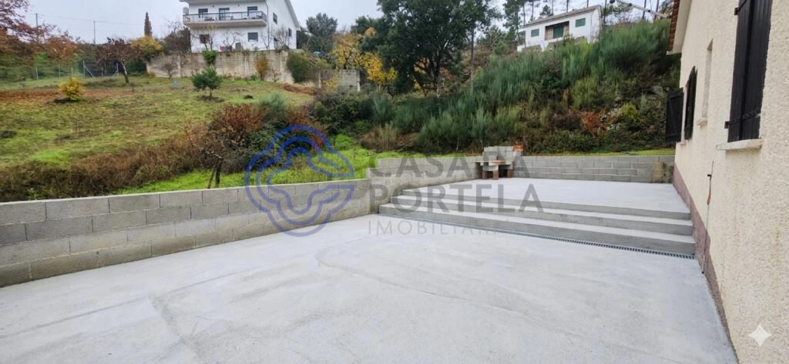 Moradia T3 para Venda em Jou Foto 12