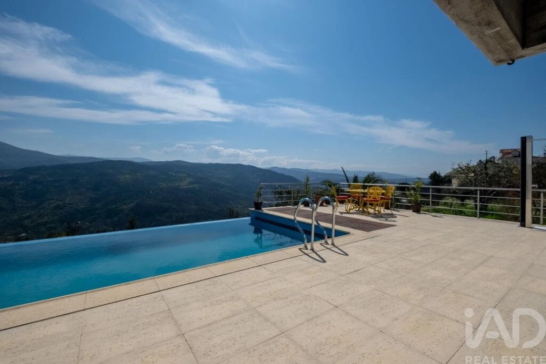 Moradia T4 para Venda em Santa Ovaia e Vila Pouca da Beira Foto 1