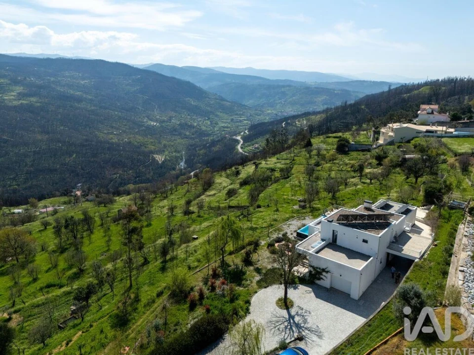 Moradia T4 para Venda em Santa Ovaia e Vila Pouca da Beira Foto 5