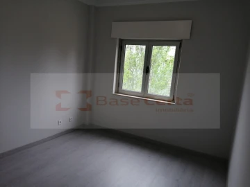 Apartamento T2 para Venda em Oeiras e São Julião da Barra, Paço de Arcos e Caxias