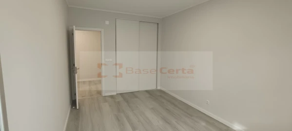 Apartamento T2 para Venda em Oeiras e São Julião da Barra, Paço de Arcos e Caxias