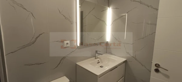 Apartamento T2 para Venda em Oeiras e São Julião da Barra, Paço de Arcos e Caxias