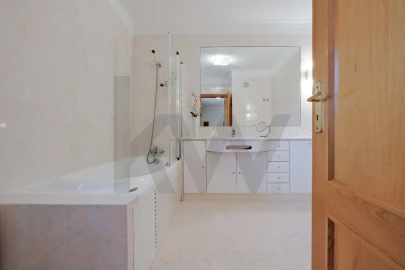 Apartamento T3 para Venda em Oeiras e São Julião da Barra, Paço de Arcos e Caxias