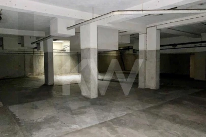 Loja para Arrendamento em São Vicente