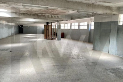 Loja para Arrendamento em São Vicente