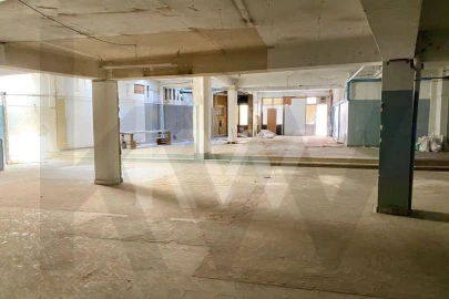 Loja para Arrendamento em São Vicente