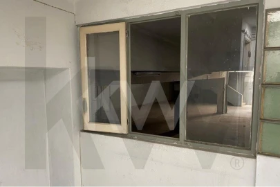 Loja para Arrendamento em São Vicente