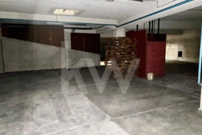 Loja para Arrendamento em São Vicente