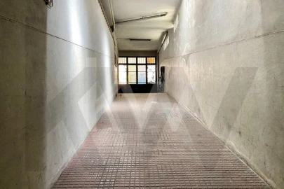 Loja para Arrendamento em São Vicente