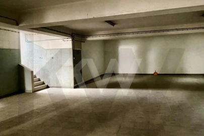 Loja para Arrendamento em São Vicente