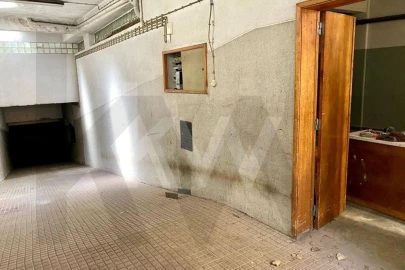 Loja para Arrendamento em São Vicente