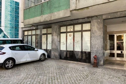 Loja para Arrendamento em São Vicente