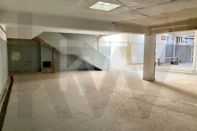 Loja para Arrendamento em São Vicente