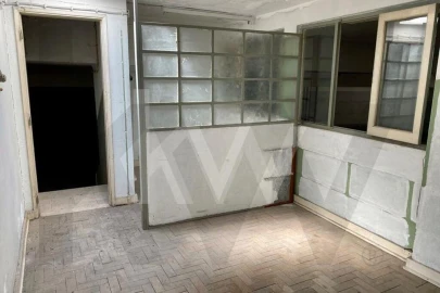 Loja para Arrendamento em São Vicente