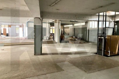 Loja para Arrendamento em São Vicente