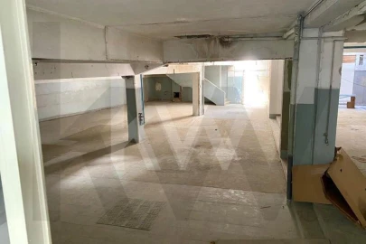 Loja para Arrendamento em São Vicente