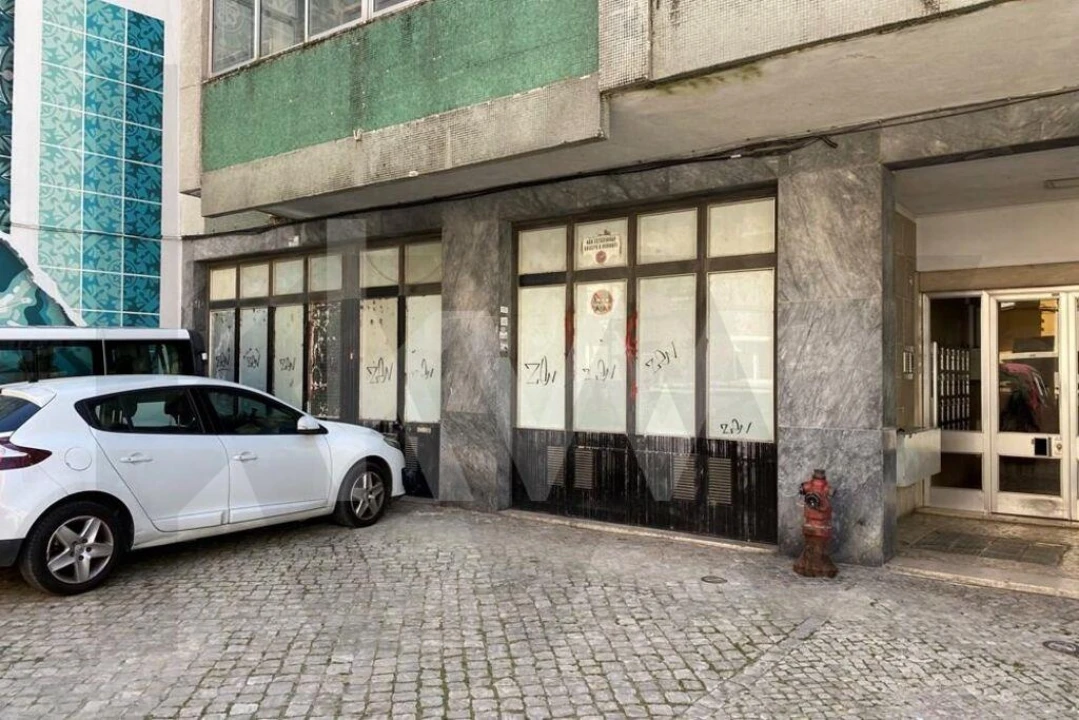 Loja para Arrendamento em São Vicente Foto 2