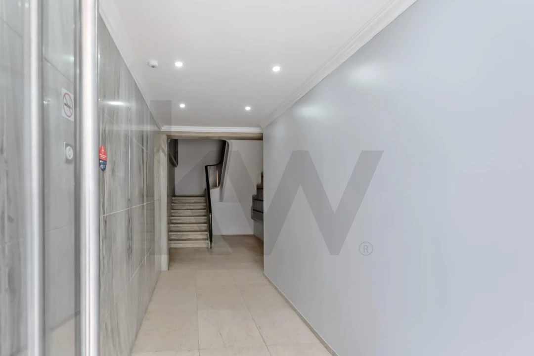 Apartamento T1 para Arrendamento em Santo António Foto 4