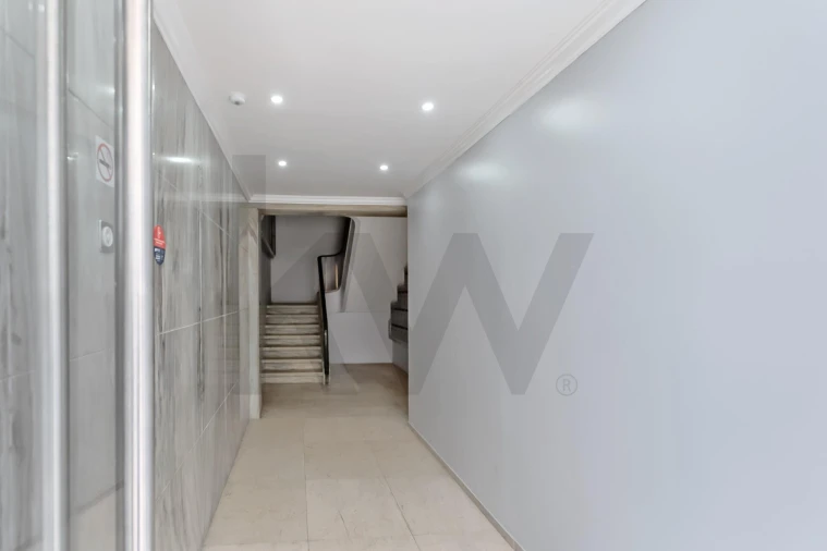 Apartamento T1 para Arrendamento em Santo António Foto 4