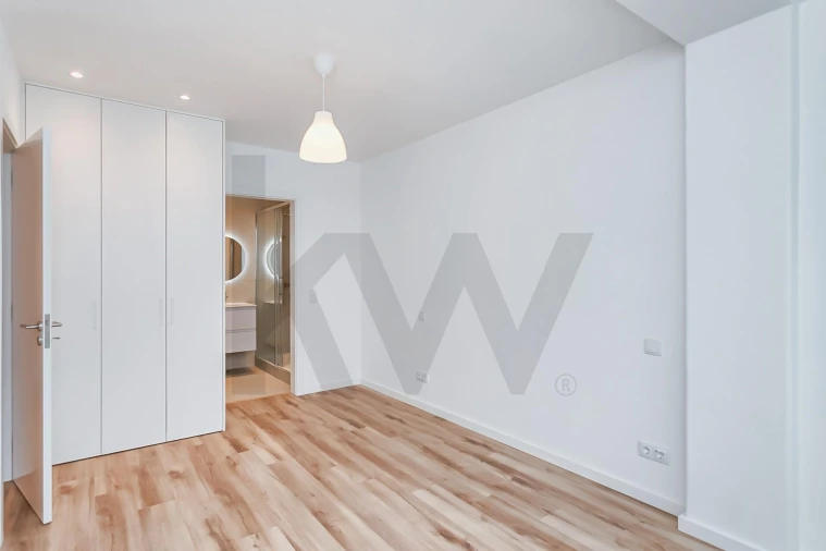 Apartamento T1 para Arrendamento em Santo António Foto 19