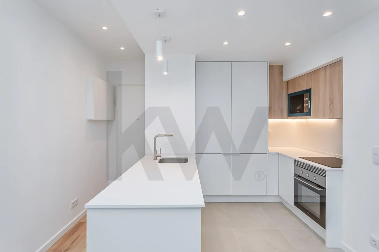 Apartamento T1 para Arrendamento em Santo António Foto 9