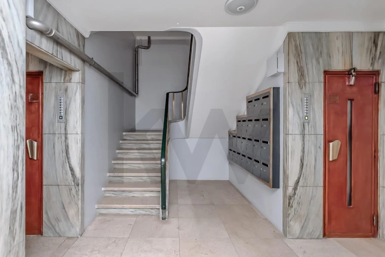 Apartamento T1 para Arrendamento em Santo António Foto 3