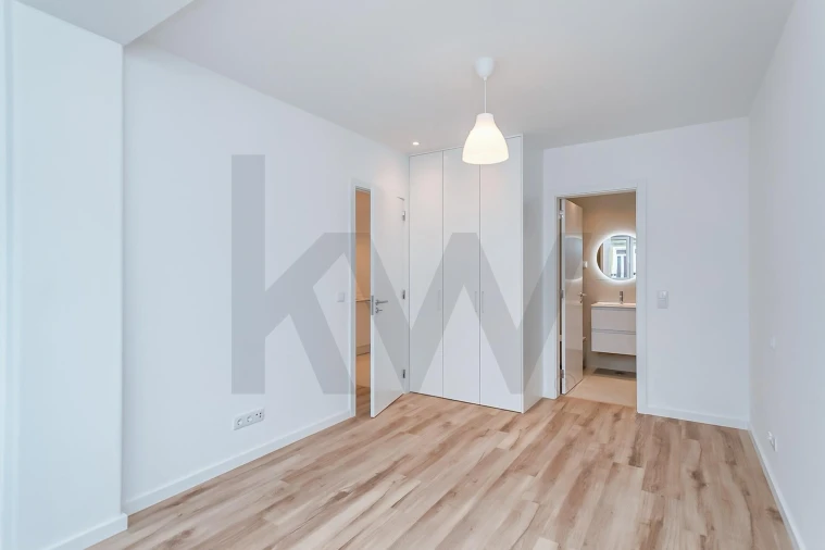 Apartamento T1 para Arrendamento em Santo António Foto 17