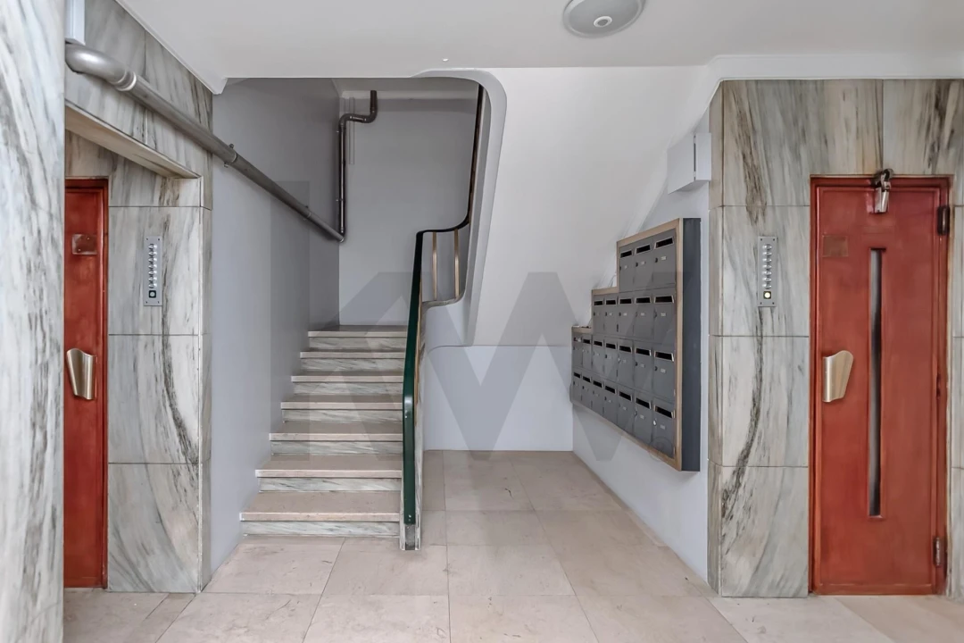 Apartamento T1 para Arrendamento em Santo António Foto 3