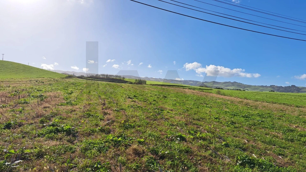 Terreno para Venda em Achada Foto 21