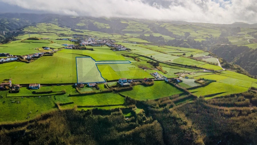 Terreno para Venda em Achada Foto 3