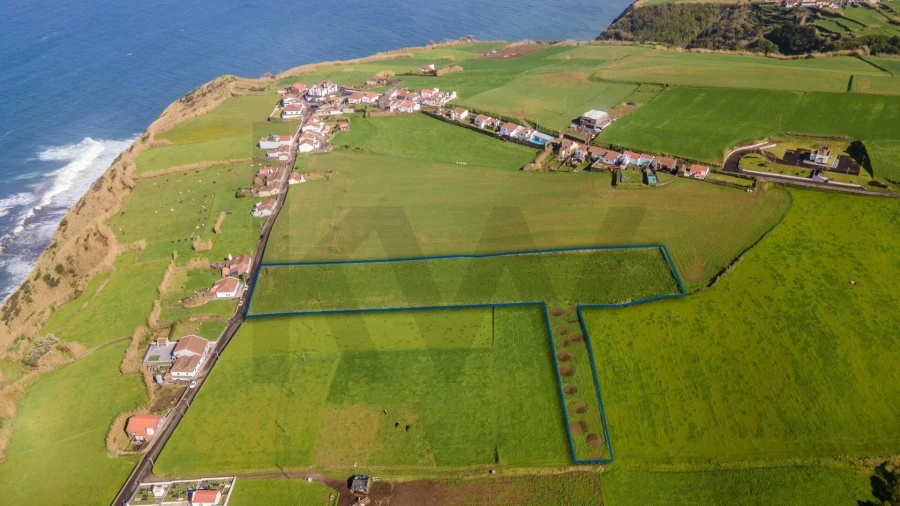 Terreno para Venda em Achada Foto 12