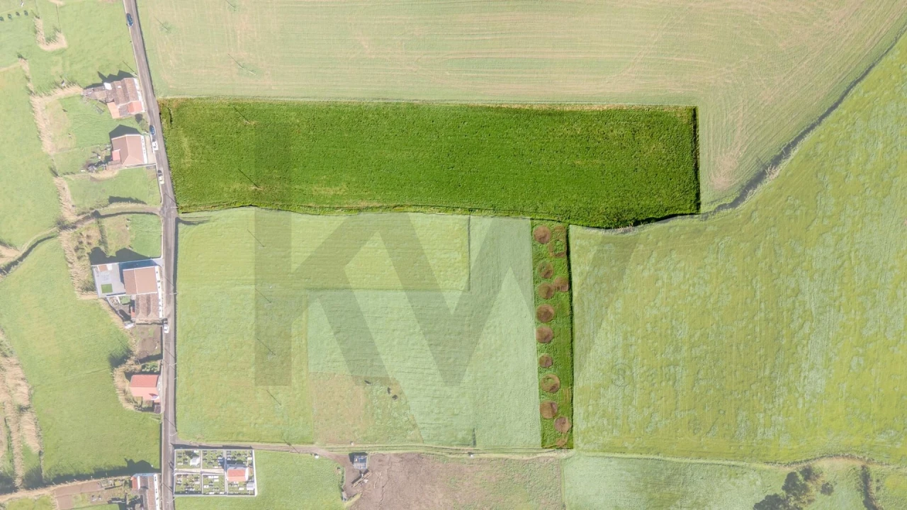 Terreno para Venda em Achada Foto 11