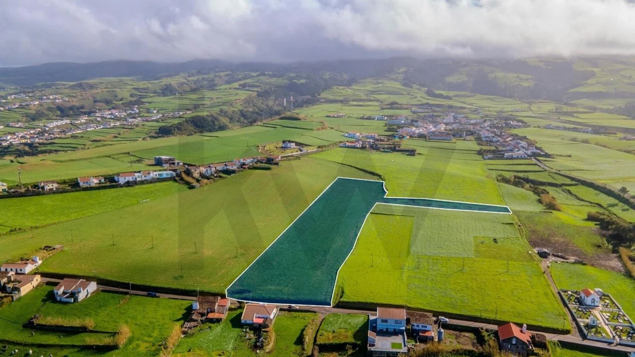 Terreno para Venda em Achada Foto 14