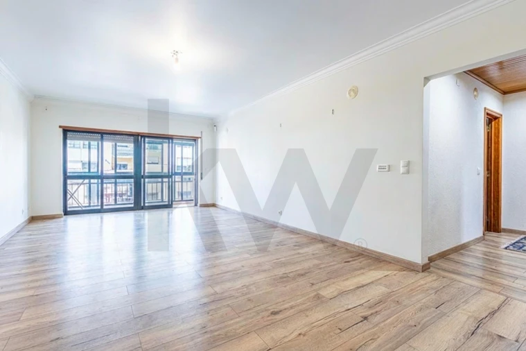 Apartamento T2 para Venda em Queluz e Belas Foto 2