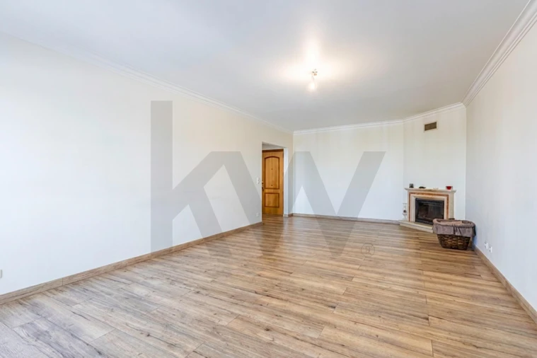 Apartamento T2 para Venda em Queluz e Belas Foto 3