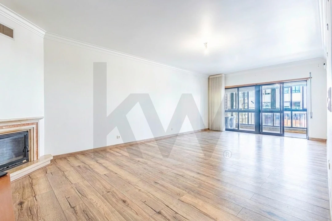 Apartamento T2 para Venda em Queluz e Belas Foto 1