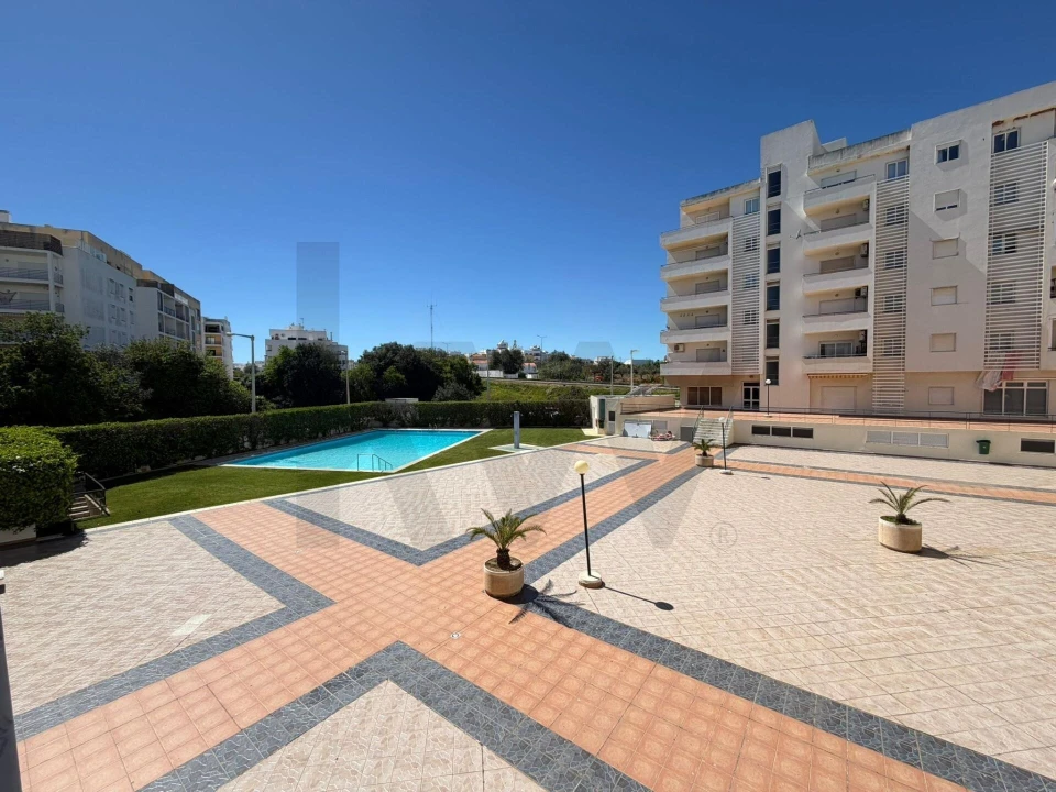 Apartamento T1 para Arrendamento em Armação de Pera Foto 13