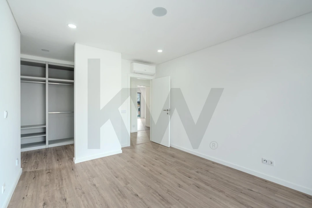 Moradia T4 para Venda em Corroios Foto 23