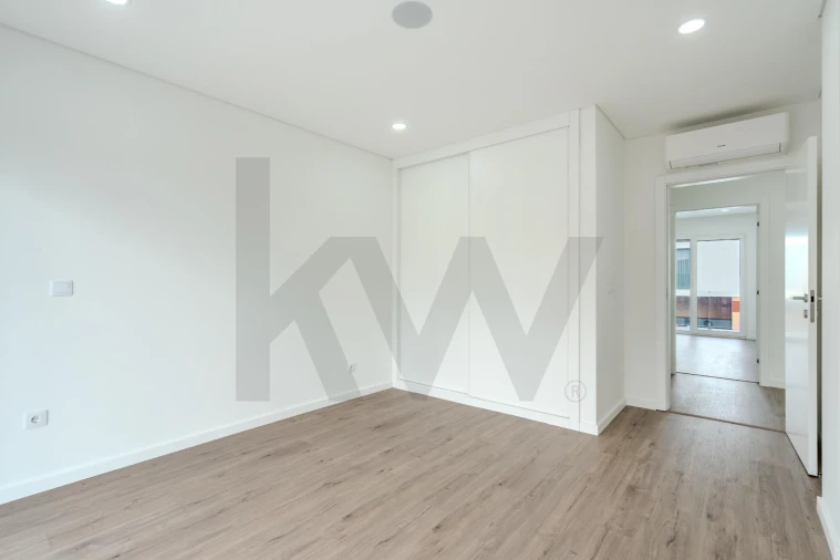 Moradia T4 para Venda em Corroios Foto 28