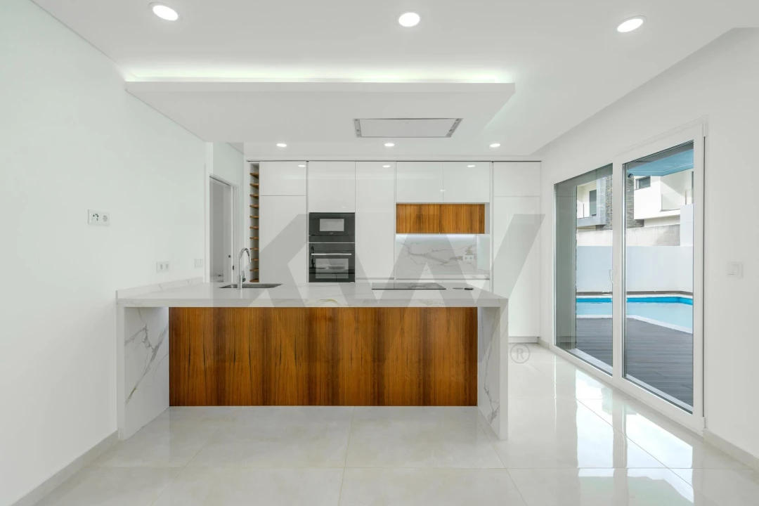 Moradia T4 para Venda em Corroios Foto 20