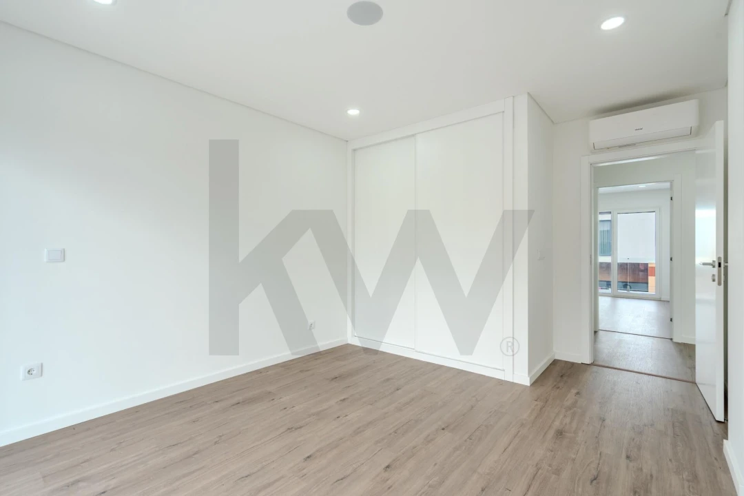 Moradia T4 para Venda em Corroios Foto 28