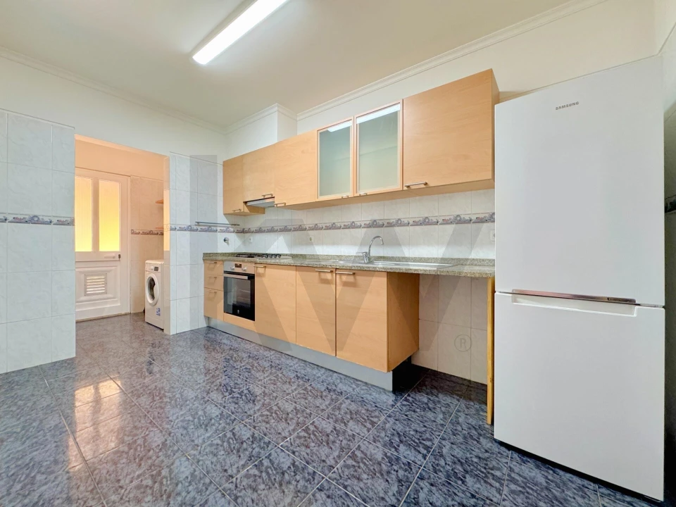 Apartamento T2 para Arrendamento em Caniço Foto 11