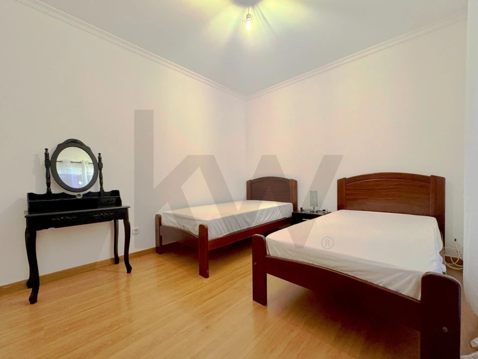 Apartamento T2 para Arrendamento em Caniço Foto 14