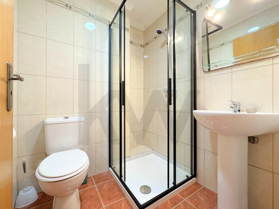 Apartamento T2 para Arrendamento em Caniço Foto 12