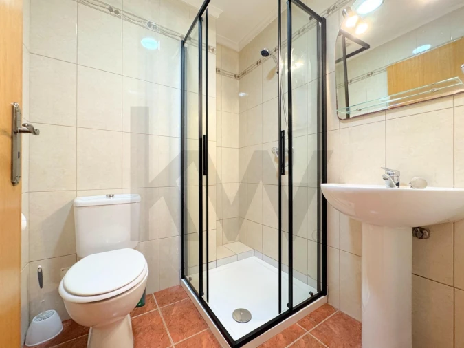 Apartamento T2 para Arrendamento em Caniço Foto 12