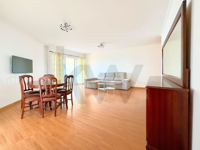 Apartamento T2 para Arrendamento em Caniço Foto 8